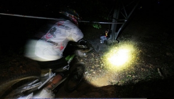 fotografia nocturna . luz para bicicletas
