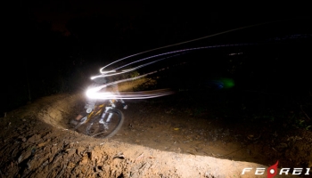 fotografia nocturna . luz para bicicletas